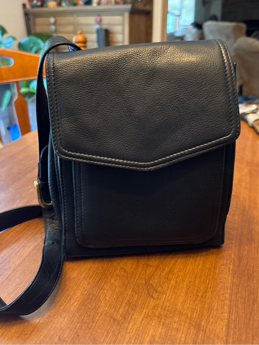 FOSSIL Black Leather Cross Body Handbag. EUC